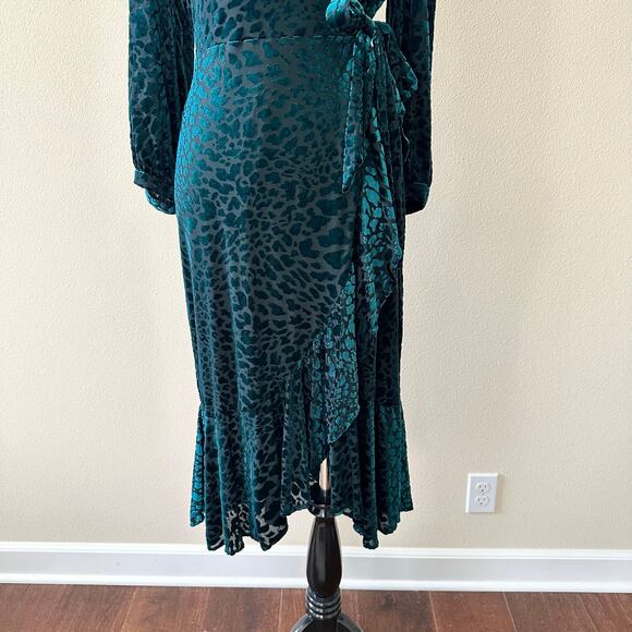Calvin Klein Animal Print Velvet Burnt Out Emerald Green Wrap Dress Size 6 NWT - Picture 3 of 13
